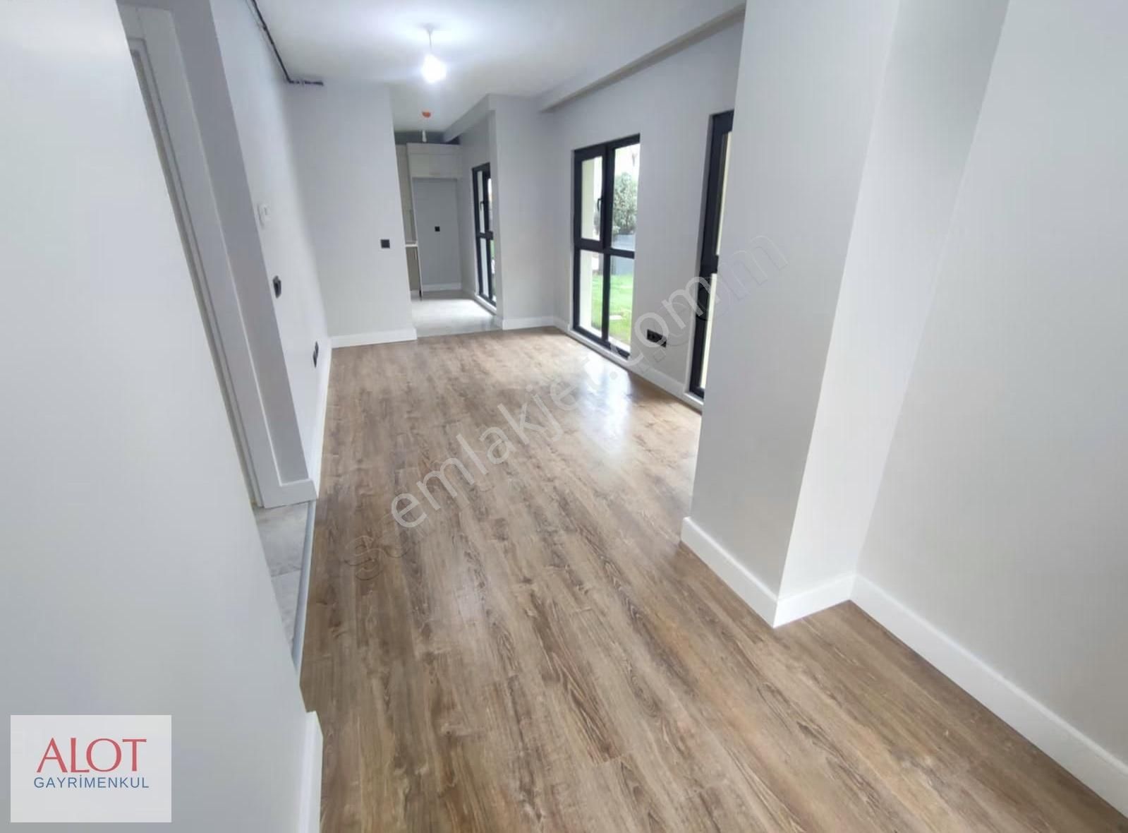 Üsküdar Mehmetakif Ersoy Caddesi Emlak Konut 1+1 - Görsel 3