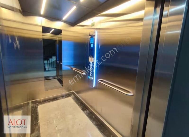 Üsküdar Mehmetakif Ersoy Caddesi Emlak Konut 1+1 - Görsel 5