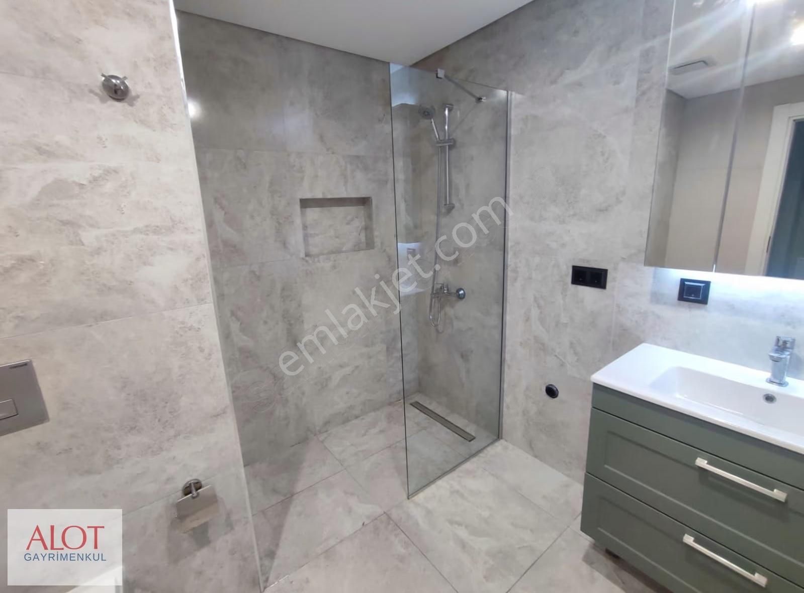 Üsküdar Mehmetakif Ersoy Caddesi Emlak Konut 1+1 - Görsel 4