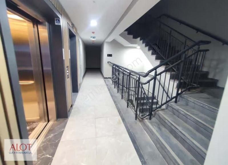 Üsküdar Mehmetakif Ersoy Caddesi Emlak Konut 1+1 - Görsel 14