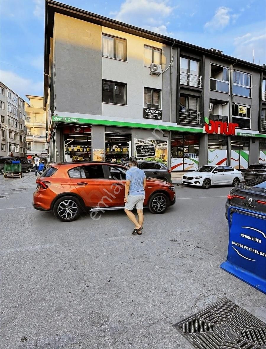 Gemlik Merkezde Kapalı Pazaryanı Satılık Eşyalı Daire - Görsel 17