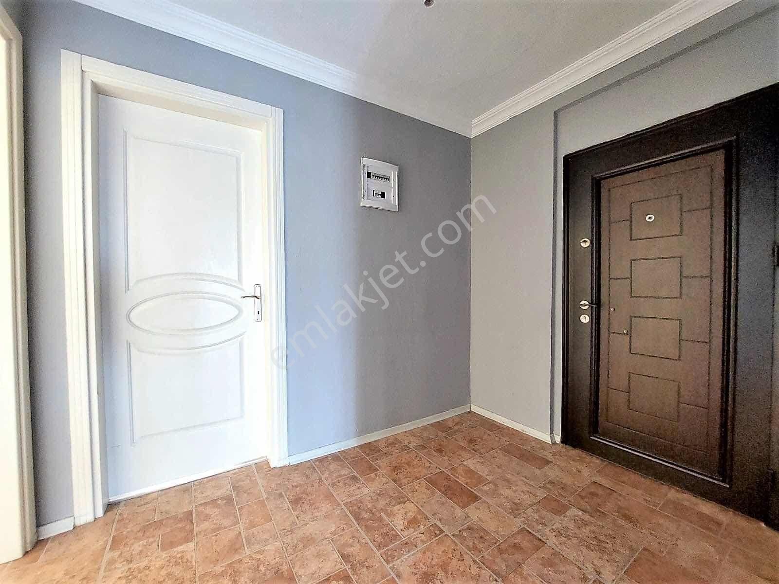 Ürkmez Merkez De Satılık 2+1 Uygun Fiyatlı Daire Denize 300metre - Görsel 2