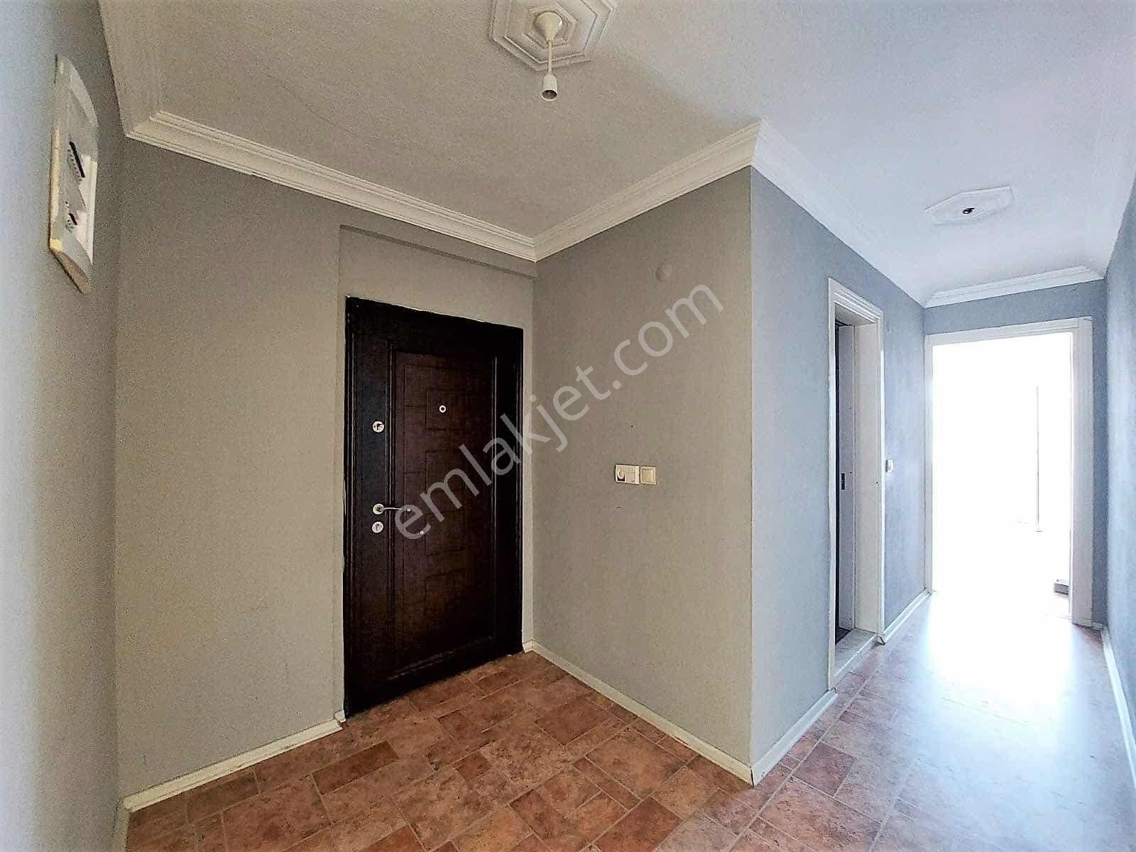 Ürkmez Merkez De Satılık 2+1 Uygun Fiyatlı Daire Denize 300metre - Görsel 3