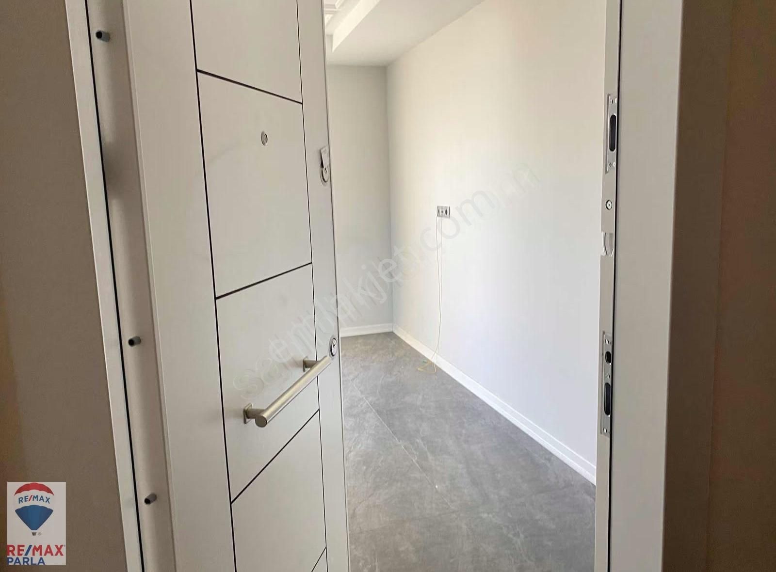 Deniz Manzaralı/ Site İçi / Yerden Isıtma/remax Fatih - Görsel 13