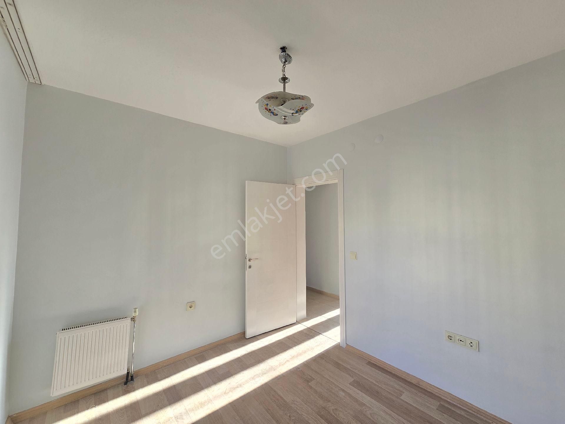 Cadde Seyran'dan Kiralık 2+1 86 M2 Arakat Cephe Açık (memura) - Görsel 11