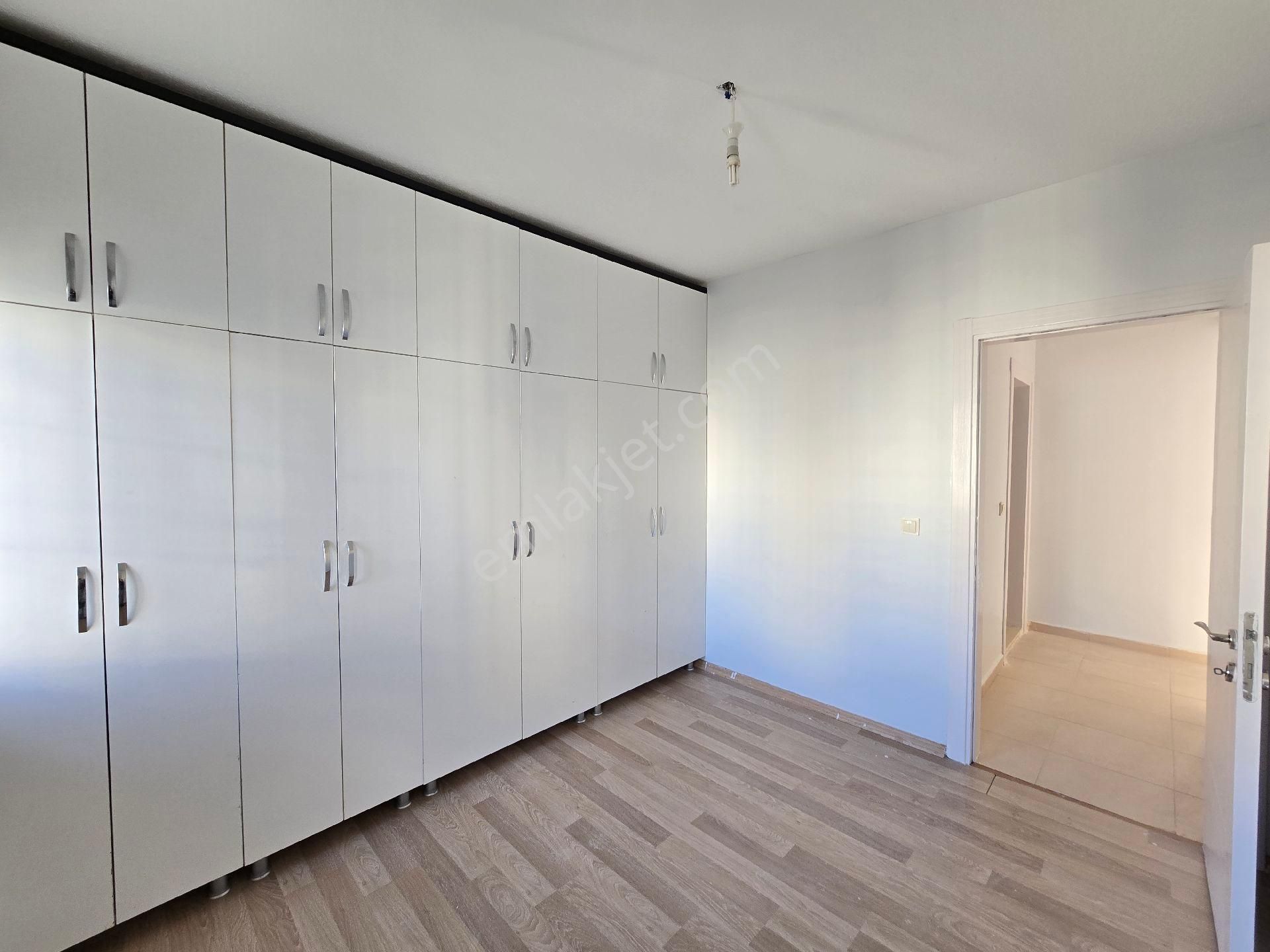 Cadde Seyran'dan Kiralık 2+1 86 M2 Arakat Cephe Açık (memura) - Görsel 14