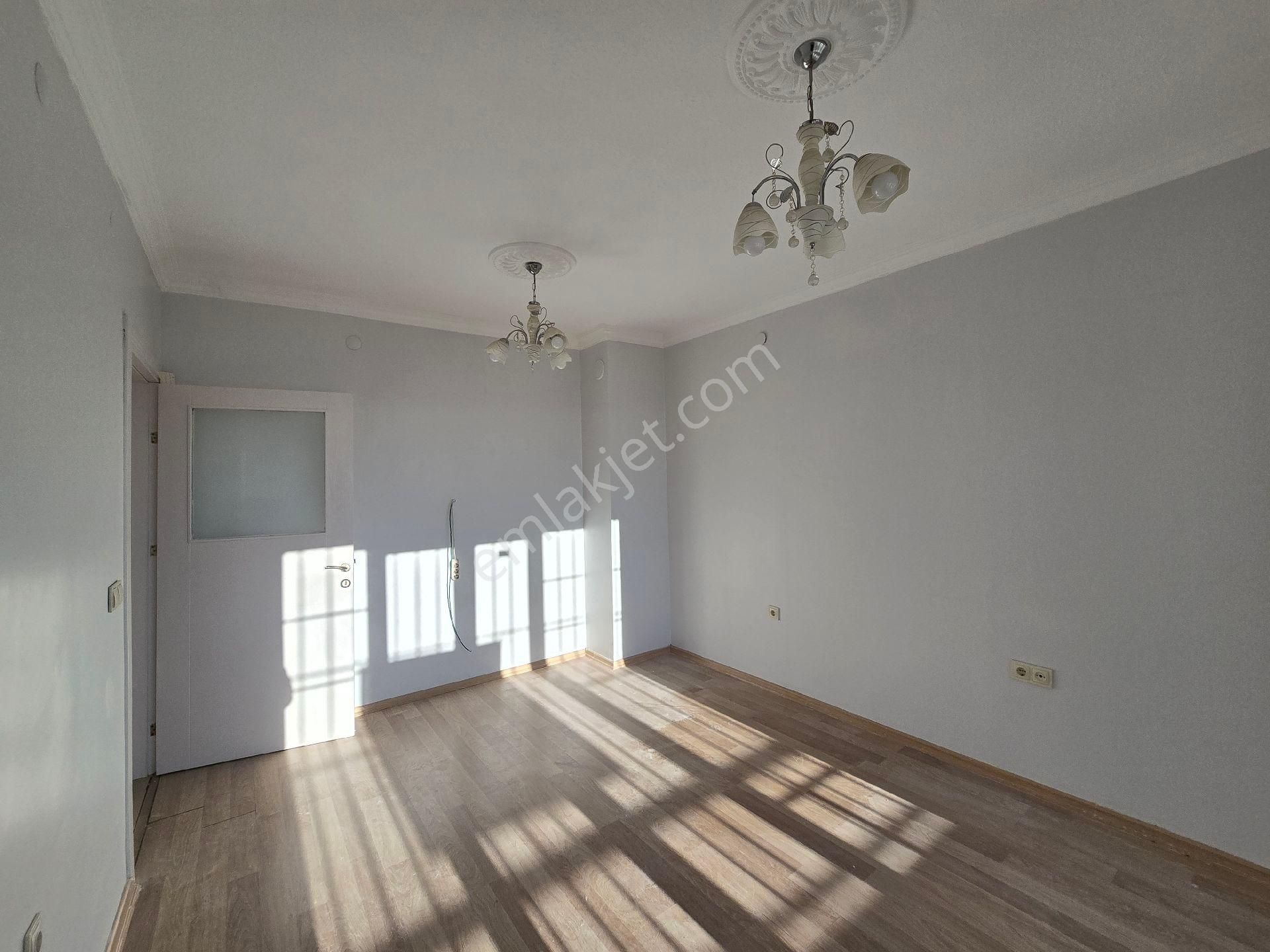 Cadde Seyran'dan Kiralık 2+1 86 M2 Arakat Cephe Açık (memura) - Görsel 3