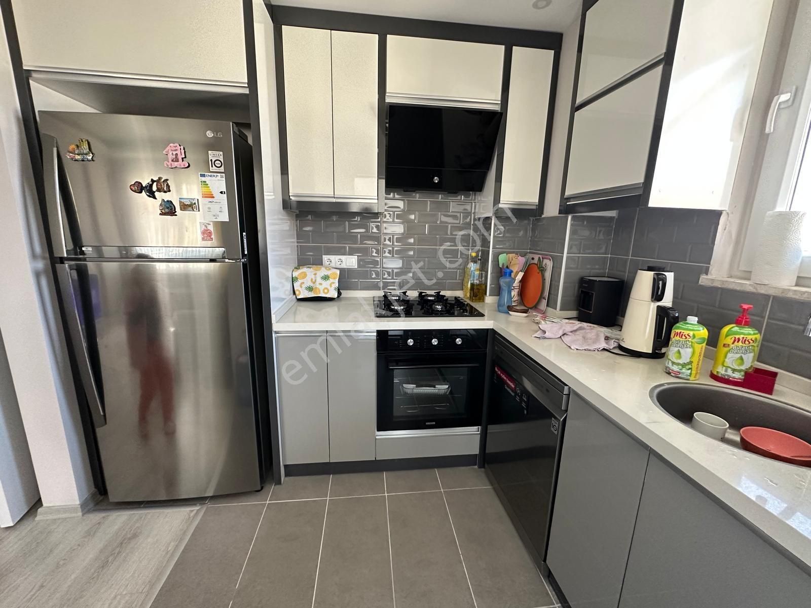 Günaydın Emlaktan Bahçelievlerde Havuzlu 2+1 Eşyalı Satılık Daire - Görsel 3