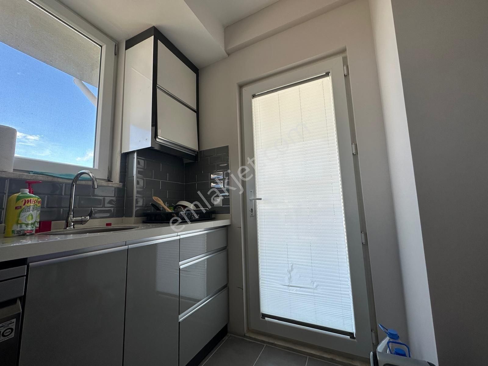 Günaydın Emlaktan Bahçelievlerde Havuzlu 2+1 Eşyalı Satılık Daire - Görsel 4