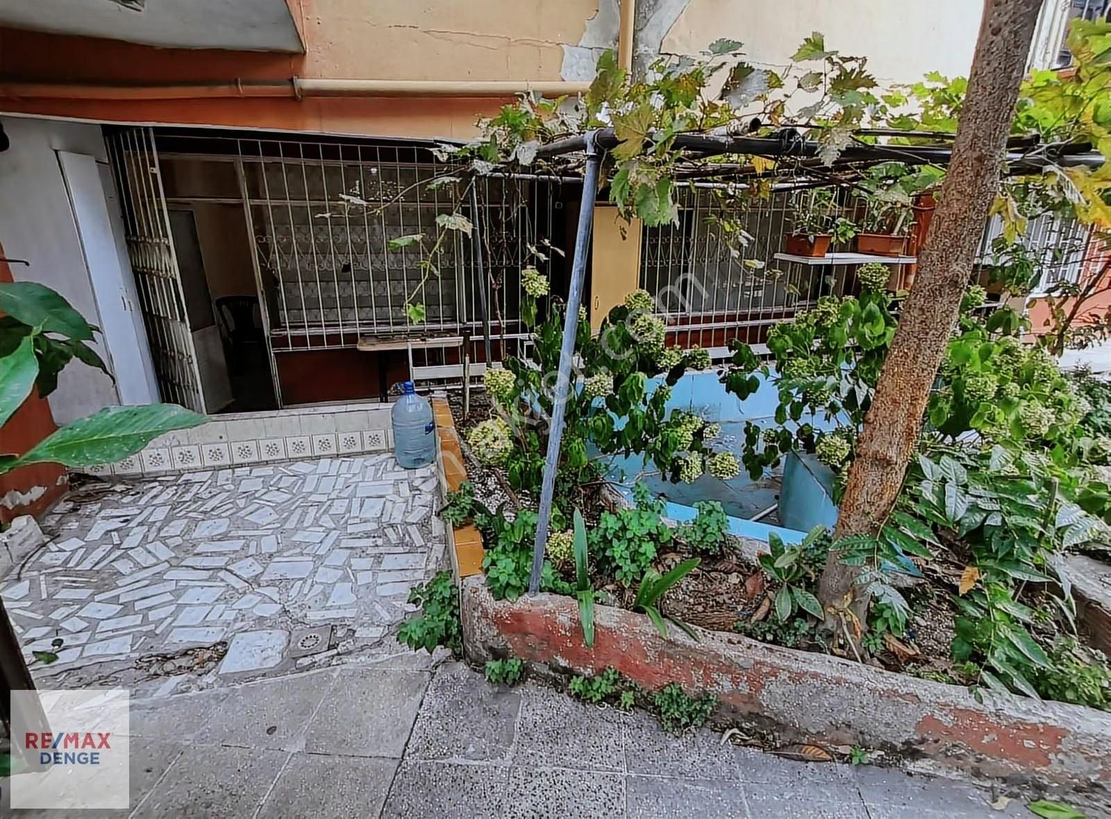 Ersevenler Sitesinde 1+1 Bahçeli Kiralık Daire -açık Otoparklı