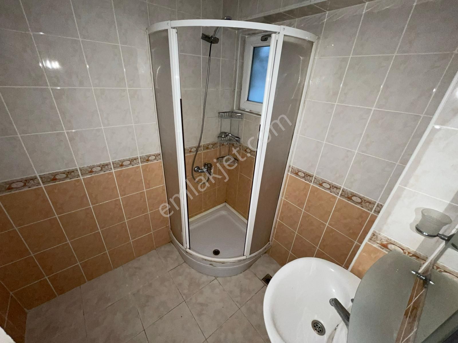 Aşağıeğlence Giresun Caddesi Üzeri Katta 3+1 Uygun Kiralık Daire - Görsel 34