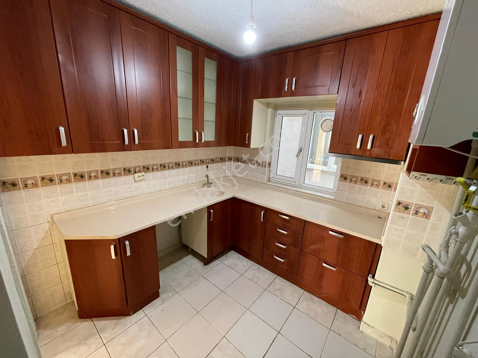 Aşağıeğlence Giresun Caddesi Üzeri Katta 3+1 Uygun Kiralık Daire - Görsel 3