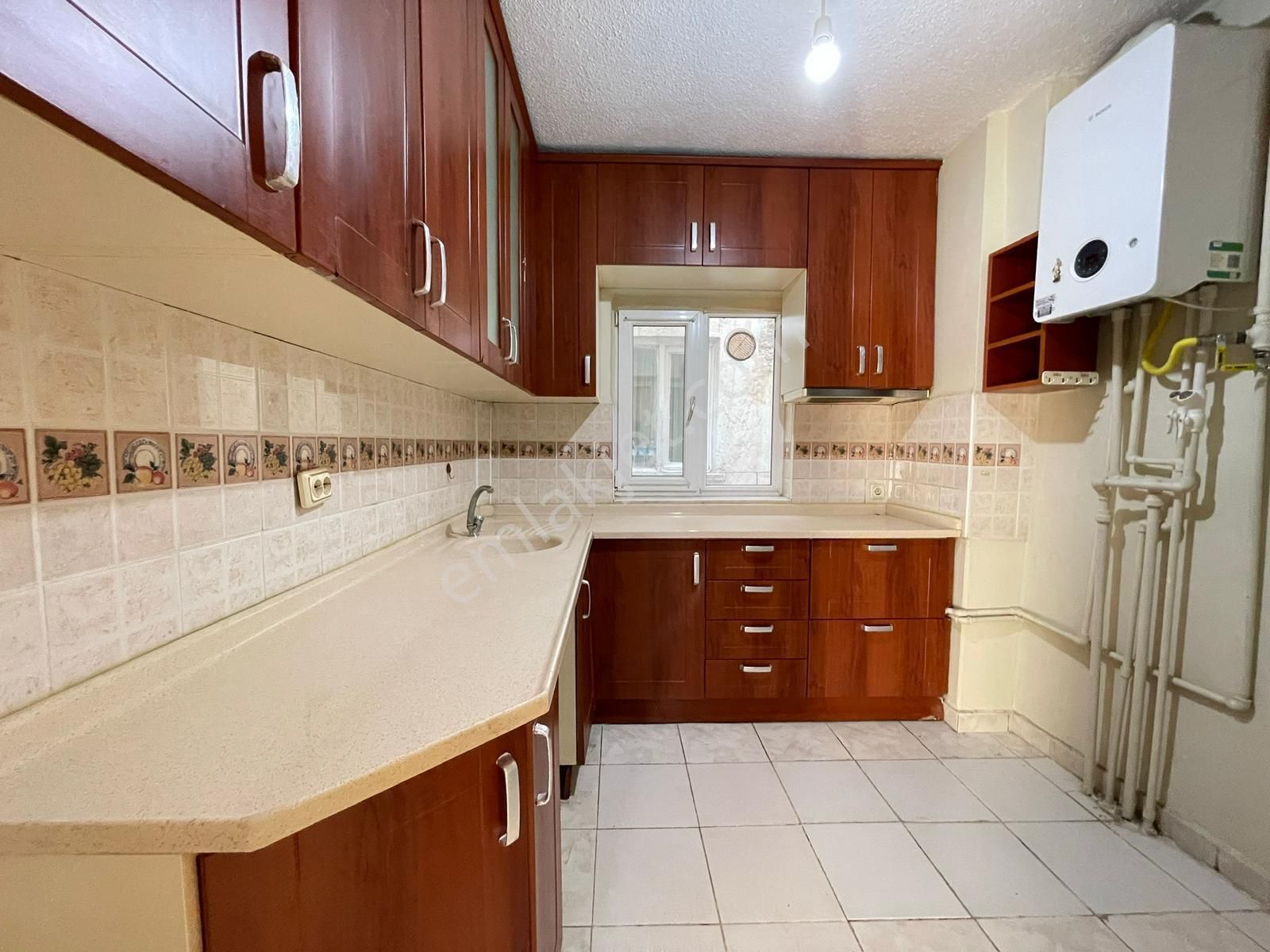 Aşağıeğlence Giresun Caddesi Üzeri Katta 3+1 Uygun Kiralık Daire - Görsel 4