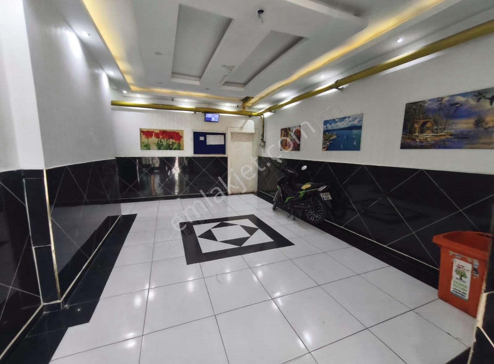 Seyran Emlaktan Merkezi Konumda Satılık Geniş 3+1 Fırsat Daire