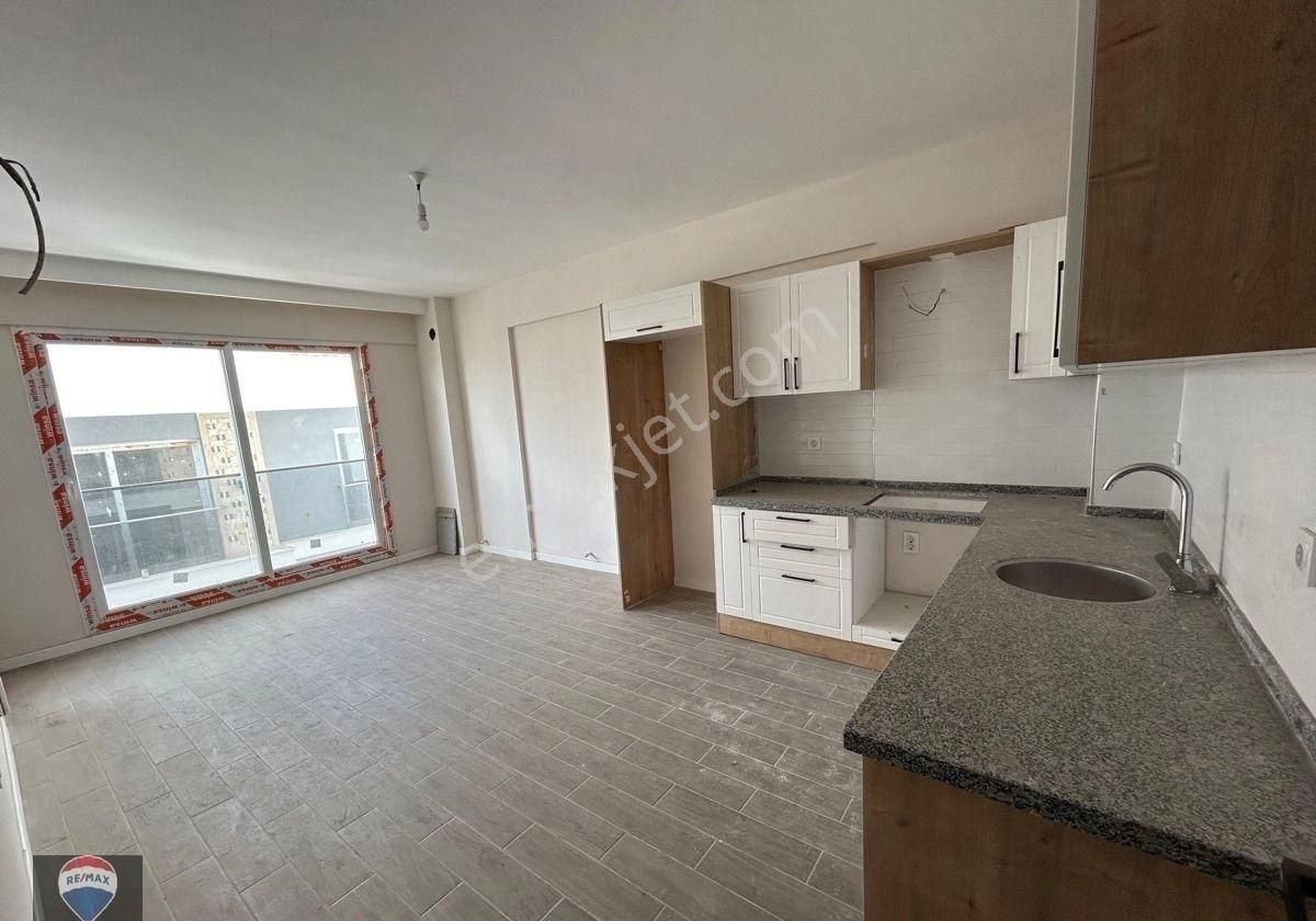 Davutlar Merkezde Havuzlu Kiralık 1+1 Daire - Görsel 15