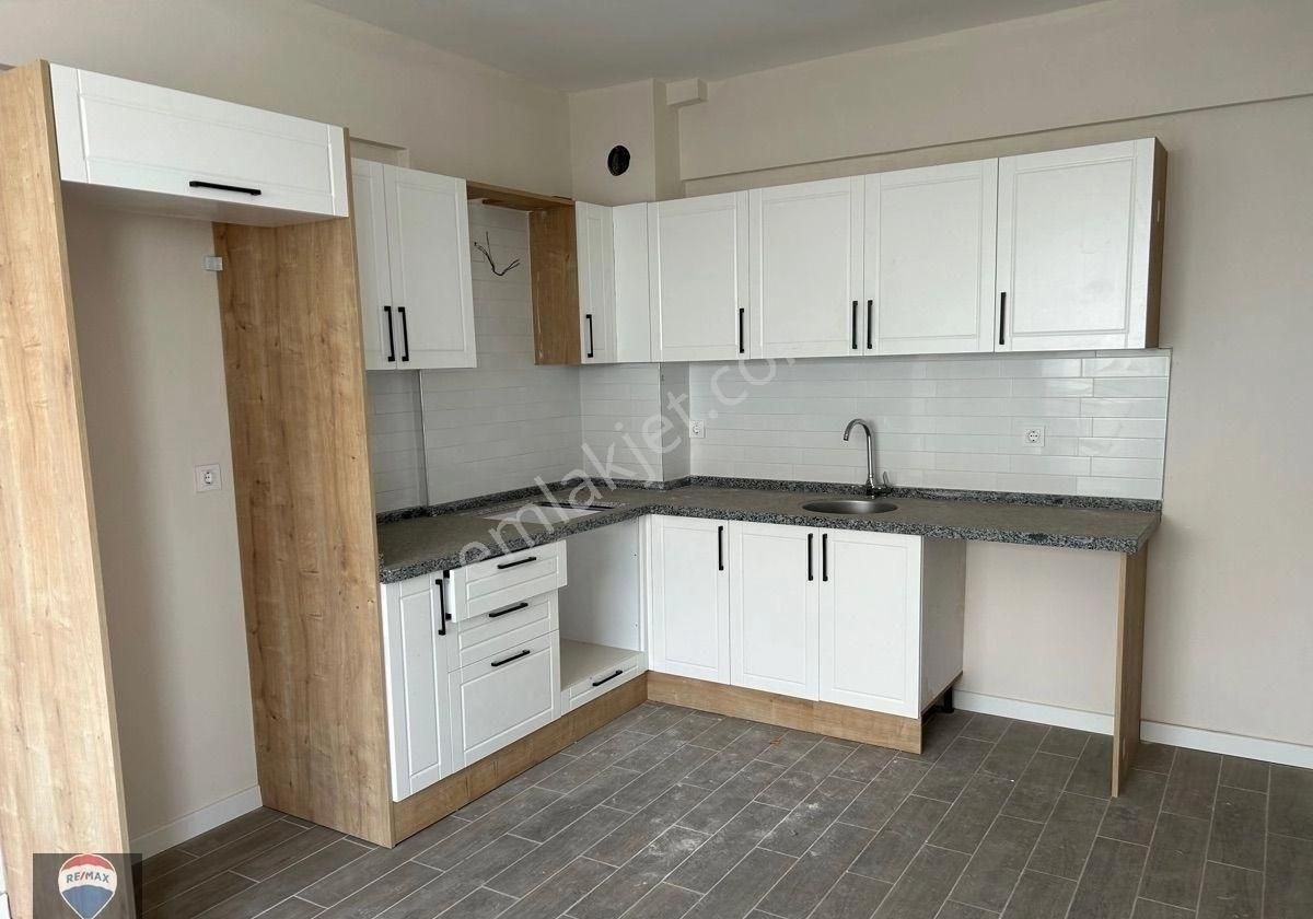 Davutlar Merkezde Havuzlu Kiralık 1+1 Daire - Görsel 10