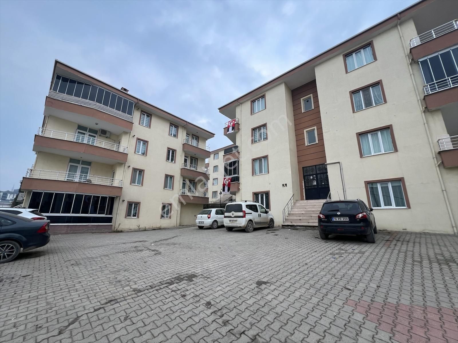 Roma’ Dan Fatih Mahallesi’ Nde Site İçi Satılık Daire