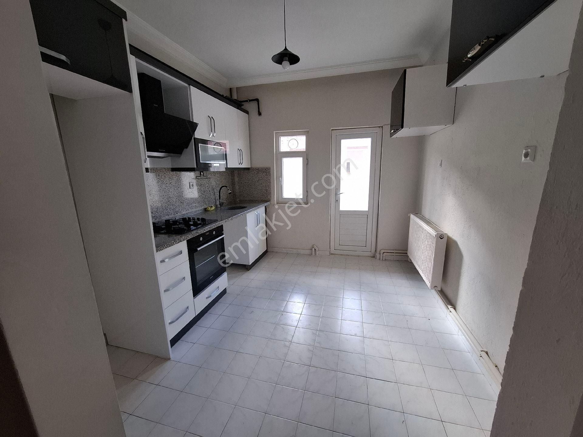 Çarşı Merkezde Satılık 2+1 Daire - Görsel 5