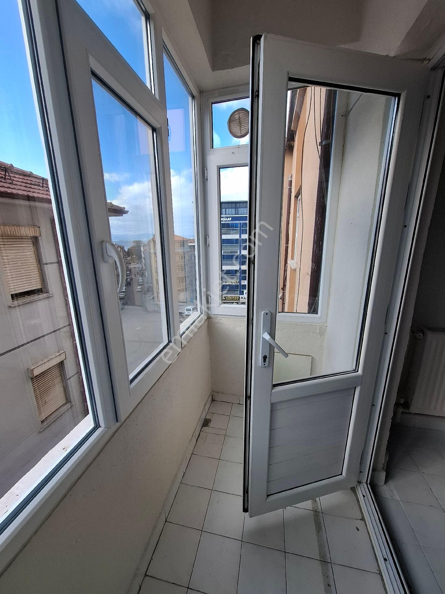 Çarşı Merkezde Satılık 2+1 Daire - Görsel 8