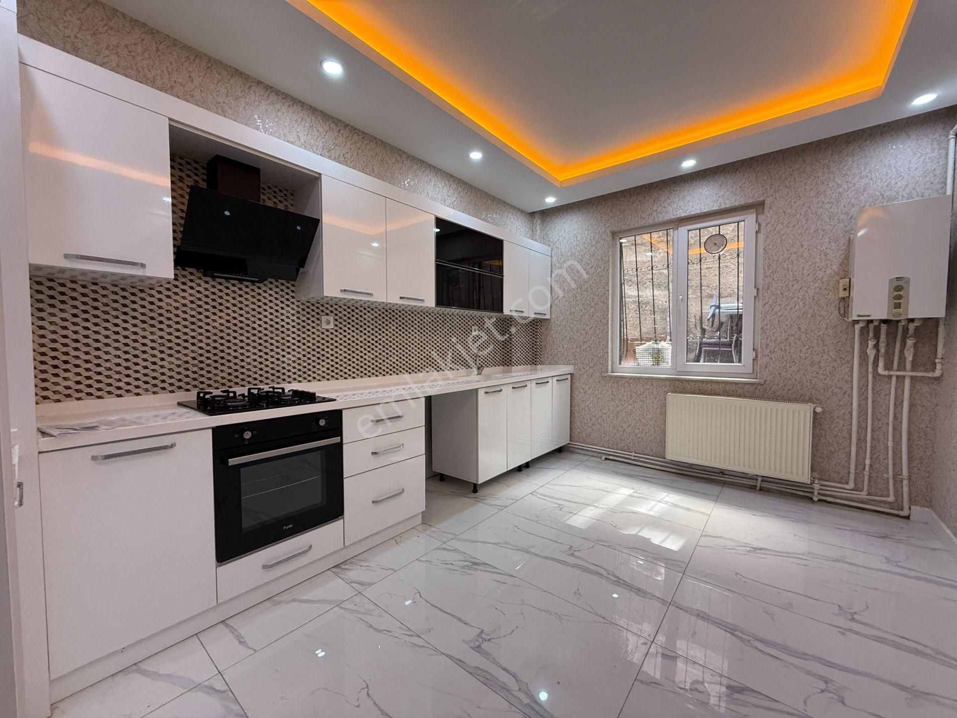 Ufuk Kılıç Emlak'tan Cadde Üzerinde 2+1 Asansörlü Ful Yapılı Kot 2 Daire - Görsel 2