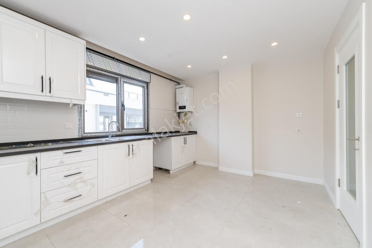 Bahçelievler Merkezde Öğretmenler Evi Yakını 5+2 Sıfır Bina - Görsel 3