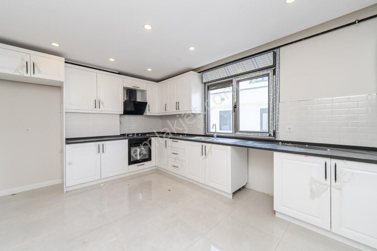 Bahçelievler Merkezde Öğretmenler Evi Yakını 5+2 Sıfır Bina