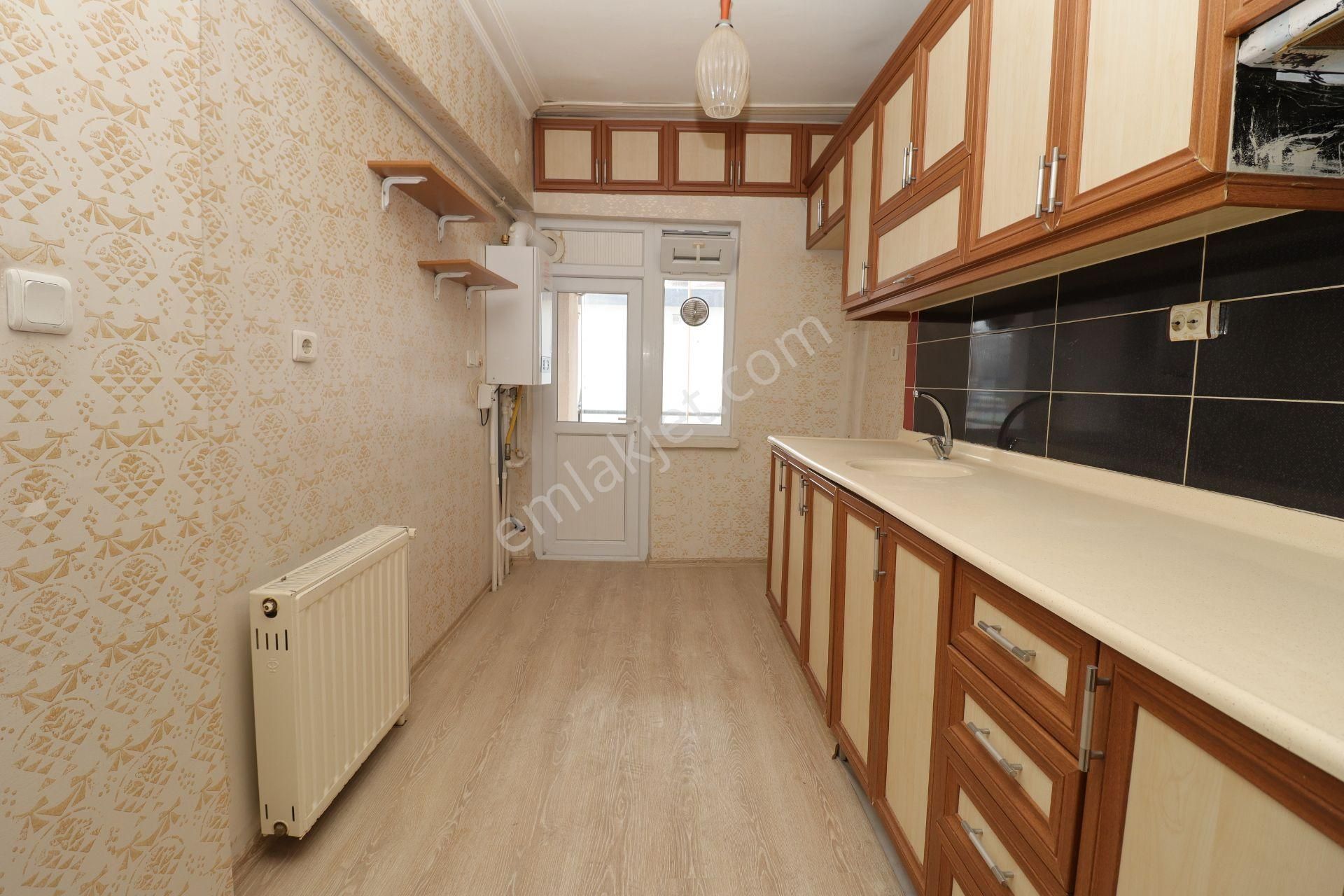 Akif'ten Elvankentte *asansörlü* Sitede Arakatta 3+1 *boş* Daire - Görsel 2