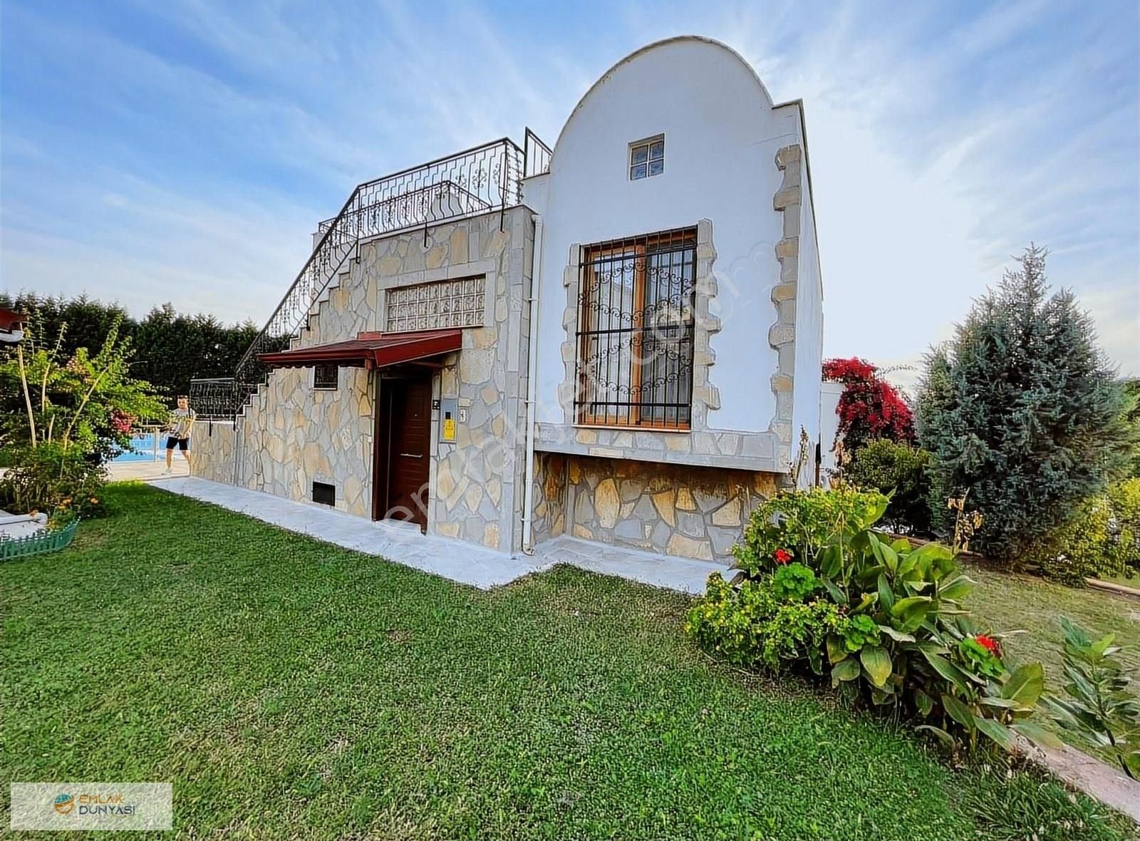 Soğucakta Havuzlu Sitede 3+1 Geniş Müstakil Bahçeli Villa - Görsel 20