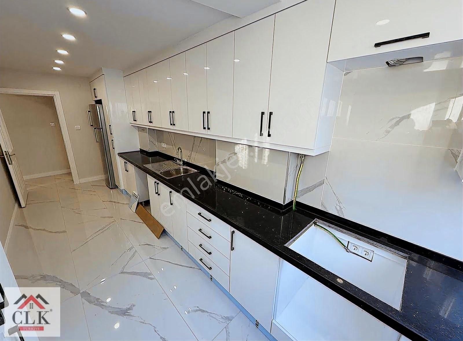 Clk'dan Hamidiye Mah. İçi Tamamen Yenilenmiş Satılık 3+1 Arakat - Görsel 5