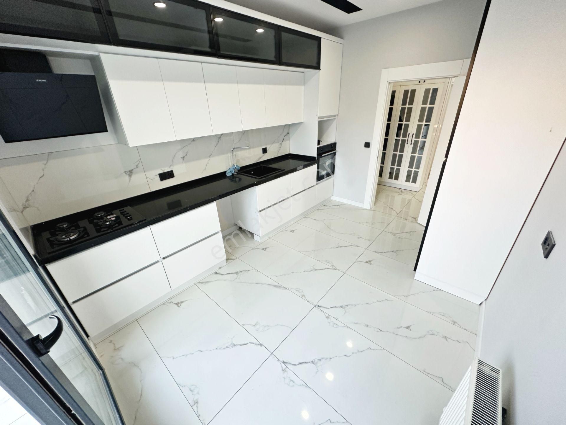 Ayanğlundan Gürede Deniz Tarafında Kusursuz İşçilikli Ayrı Mutfaklı 4+1 Satılık Villa - Görsel 7