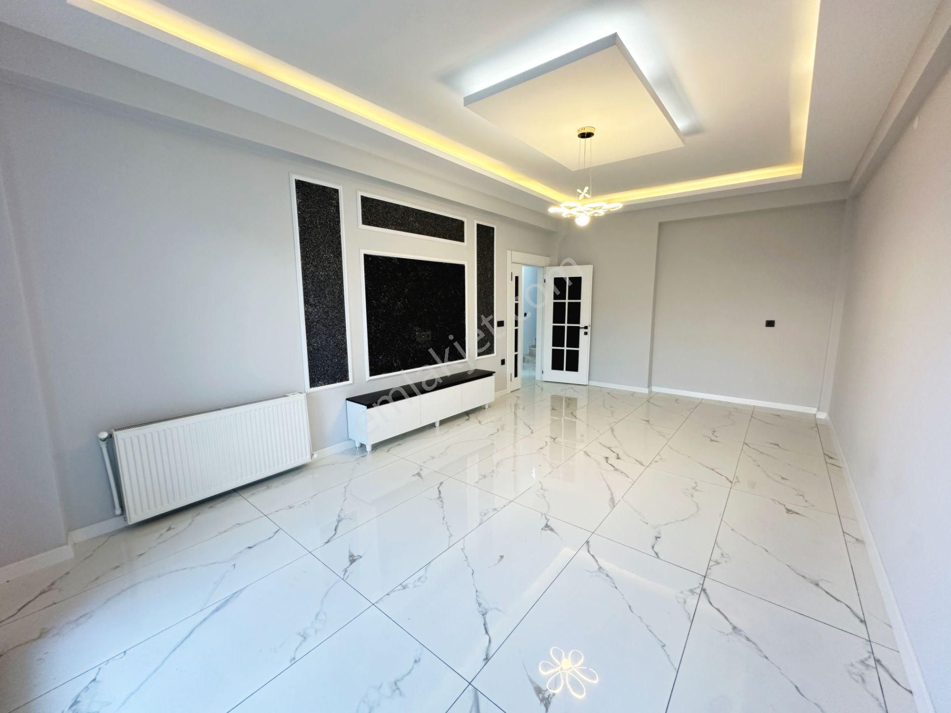 Ayanğlundan Gürede Deniz Tarafında Kusursuz İşçilikli Ayrı Mutfaklı 4+1 Satılık Villa - Görsel 2