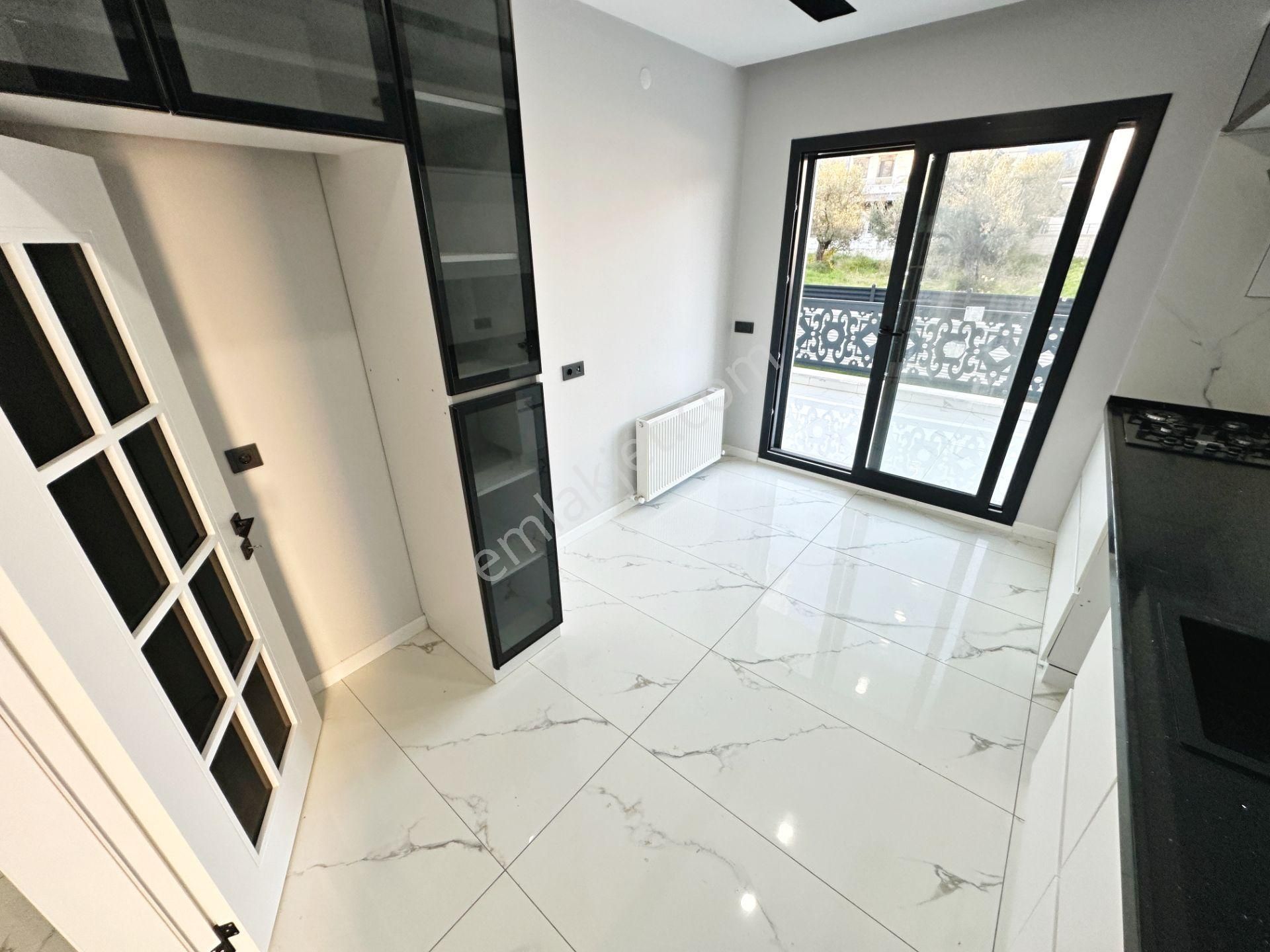 Ayanğlundan Gürede Deniz Tarafında Kusursuz İşçilikli Ayrı Mutfaklı 4+1 Satılık Villa - Görsel 8