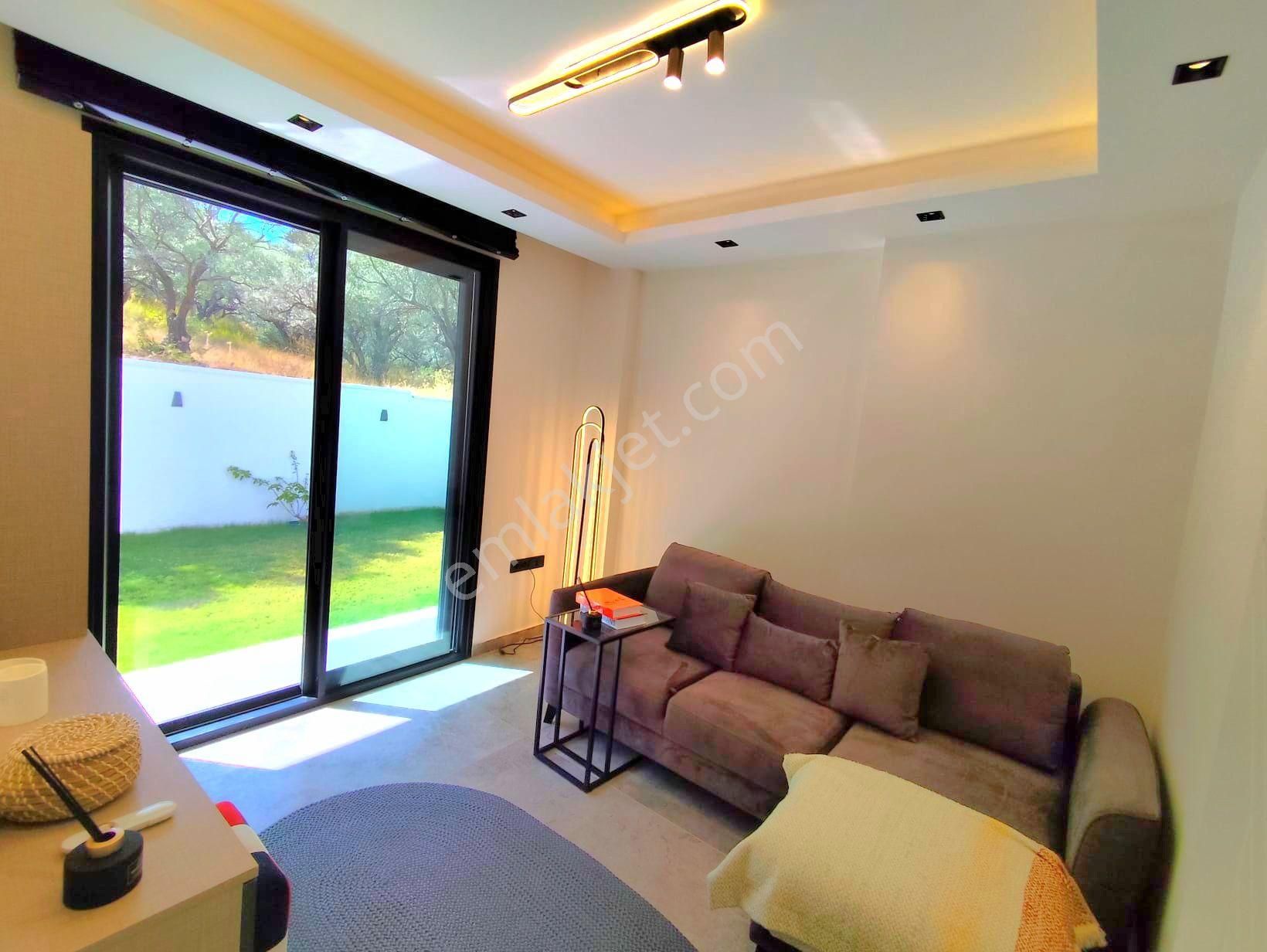 Davutlarda Özel Havuzlu 5+2 Tek Müstakil Bahçeli Sıfır Villa - Görsel 19