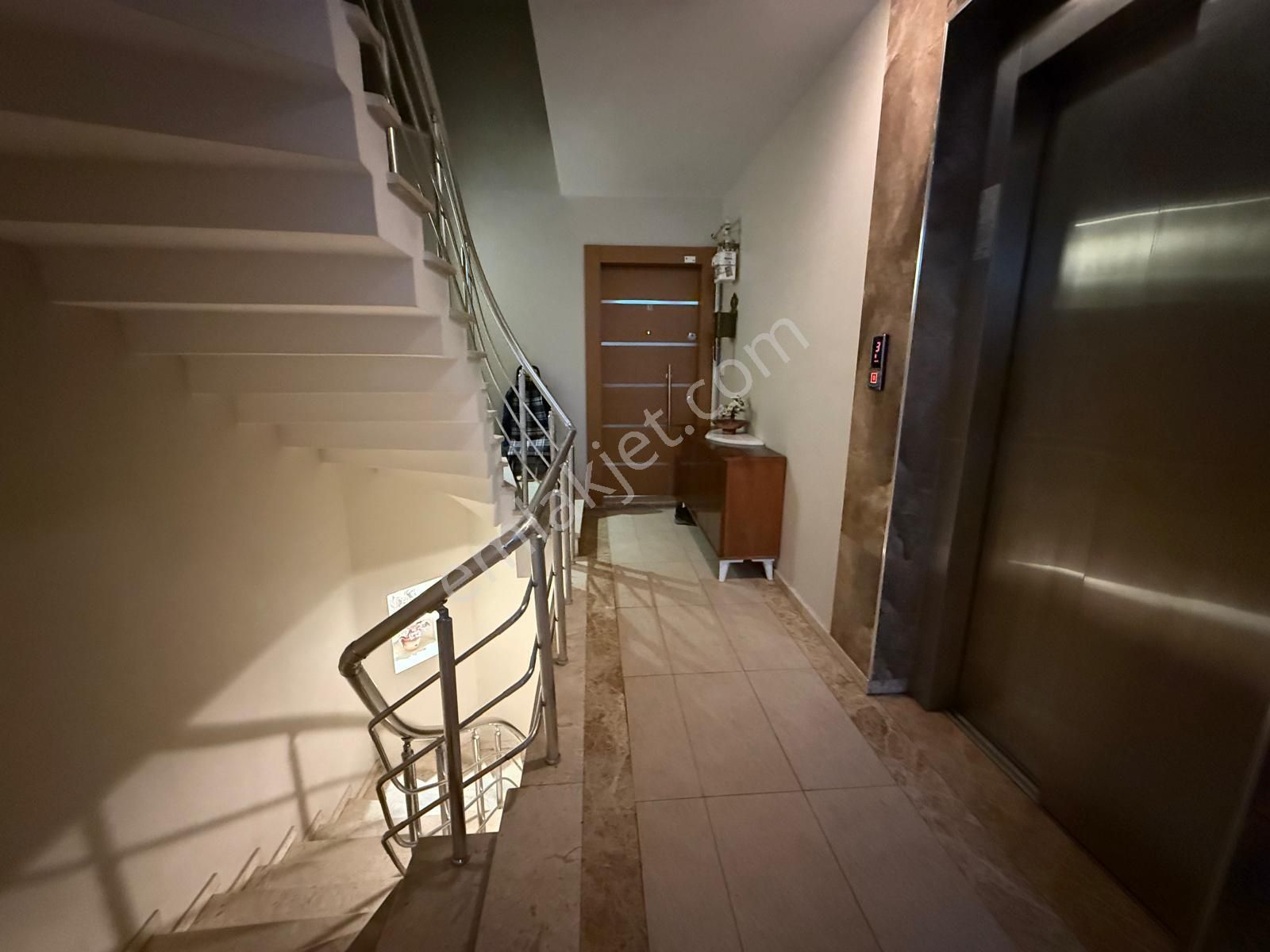 Bahçelievler Merkez'de 9 Yıllık Binada 3+2 Ön Cephe Dubleks - Görsel 31