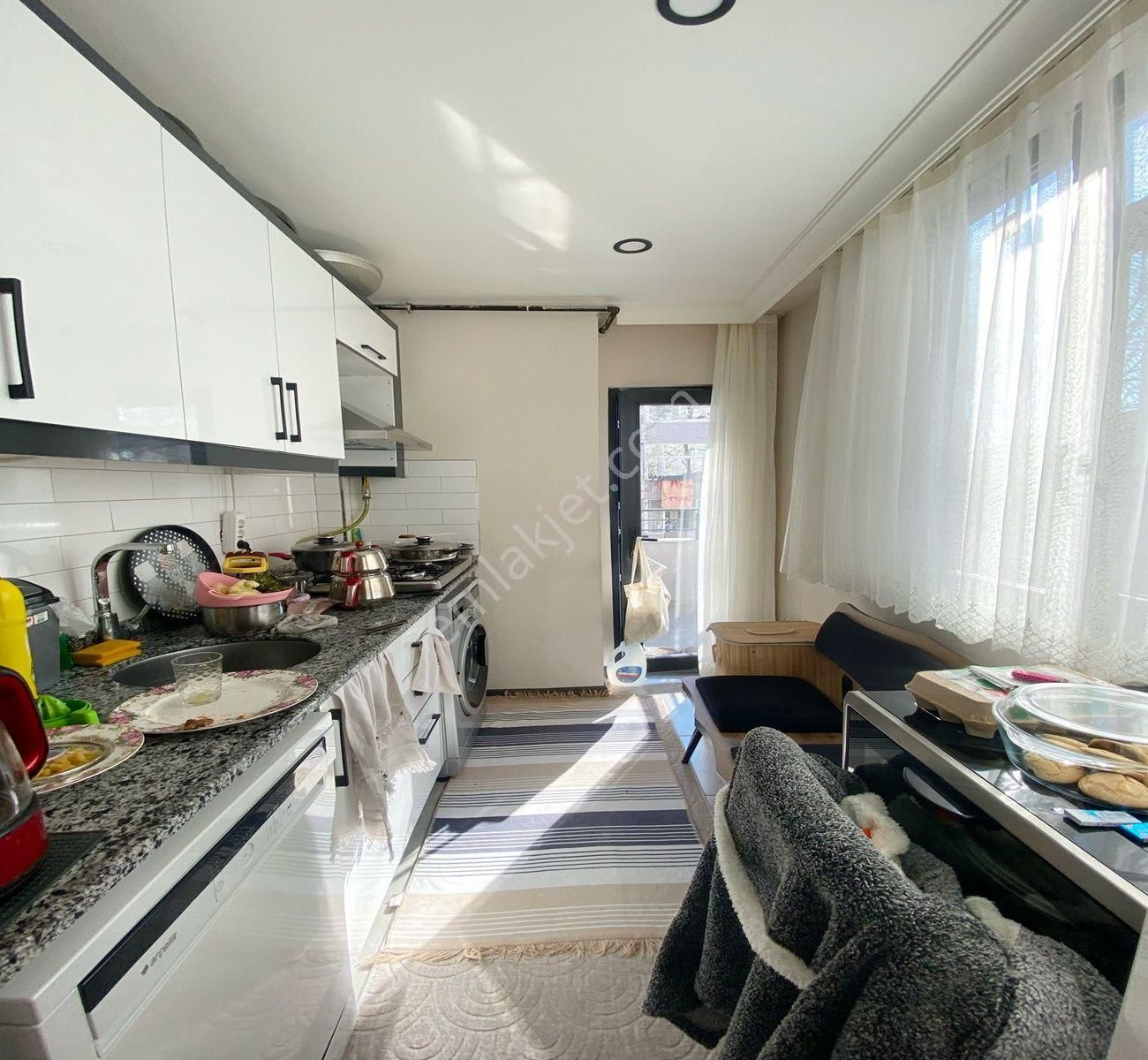 Avcılarda Merkezi Lokasyonda 2+1 Açık Otoparklı Acil Satılık