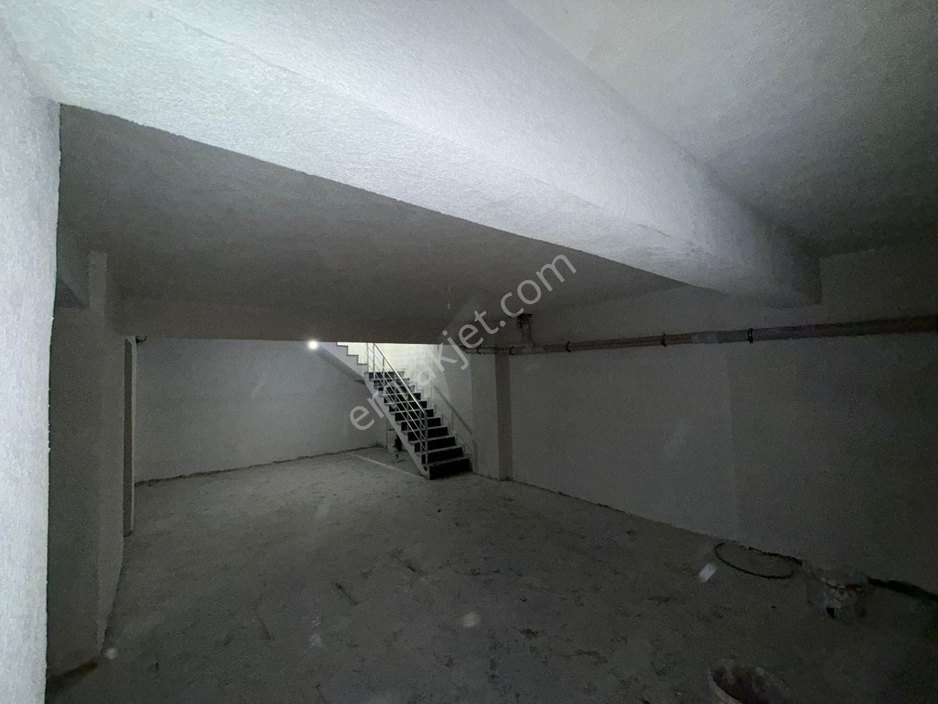 Bayrampaşa Bankalar Caddesinde Sıfır 180 M2 Depolu Dükkan - Görsel 7