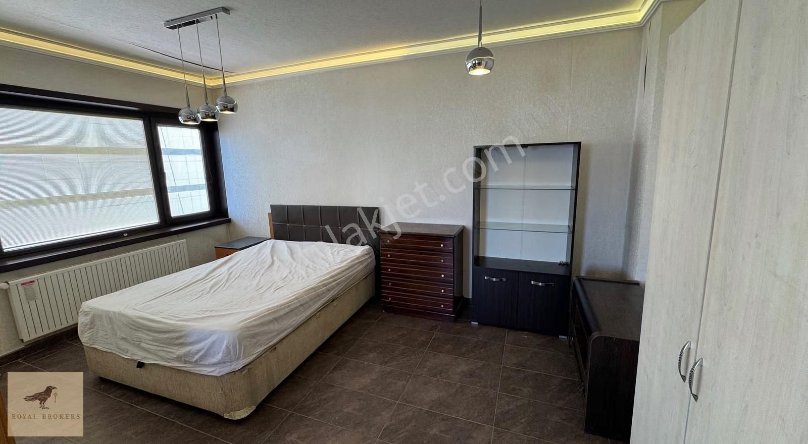 Kiralık, Kızılay'ın Merkezinde, Eşyalı, Bakımlı, 1+1, Asansörlü - Görsel 13