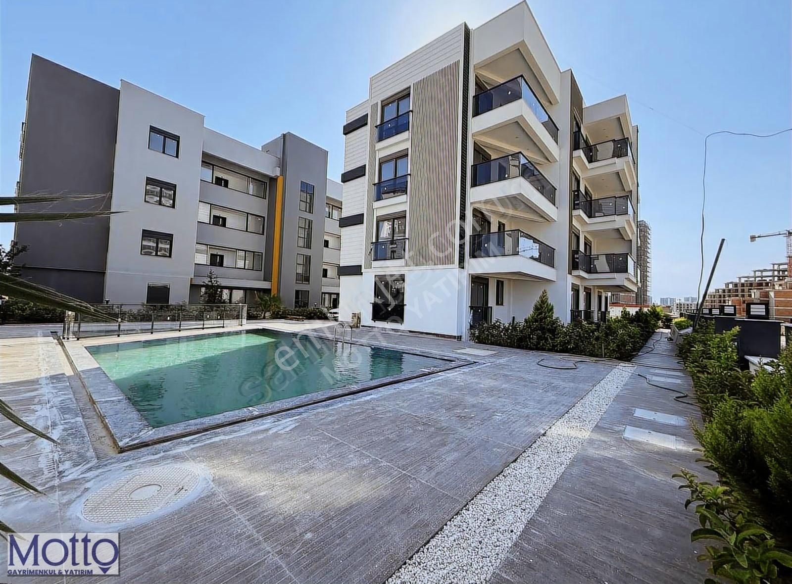 Yola Cephe Geniş Balkonlu Satılık 1+1 Daire