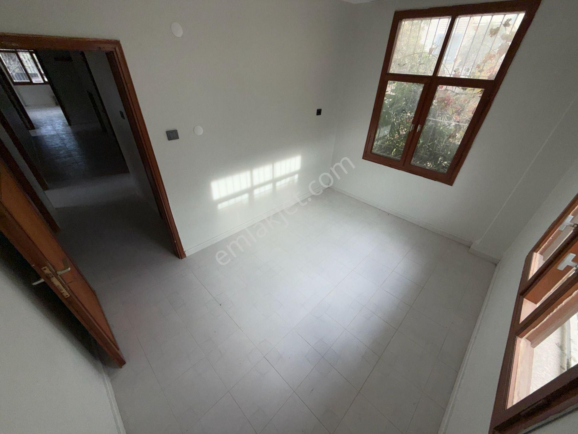 Adana Çukurova Kurttepe Mah.kiralık 3+1 Müstakil Daire Doğalgazı Sıfır Takılacak Dört Cephe Bahçeli