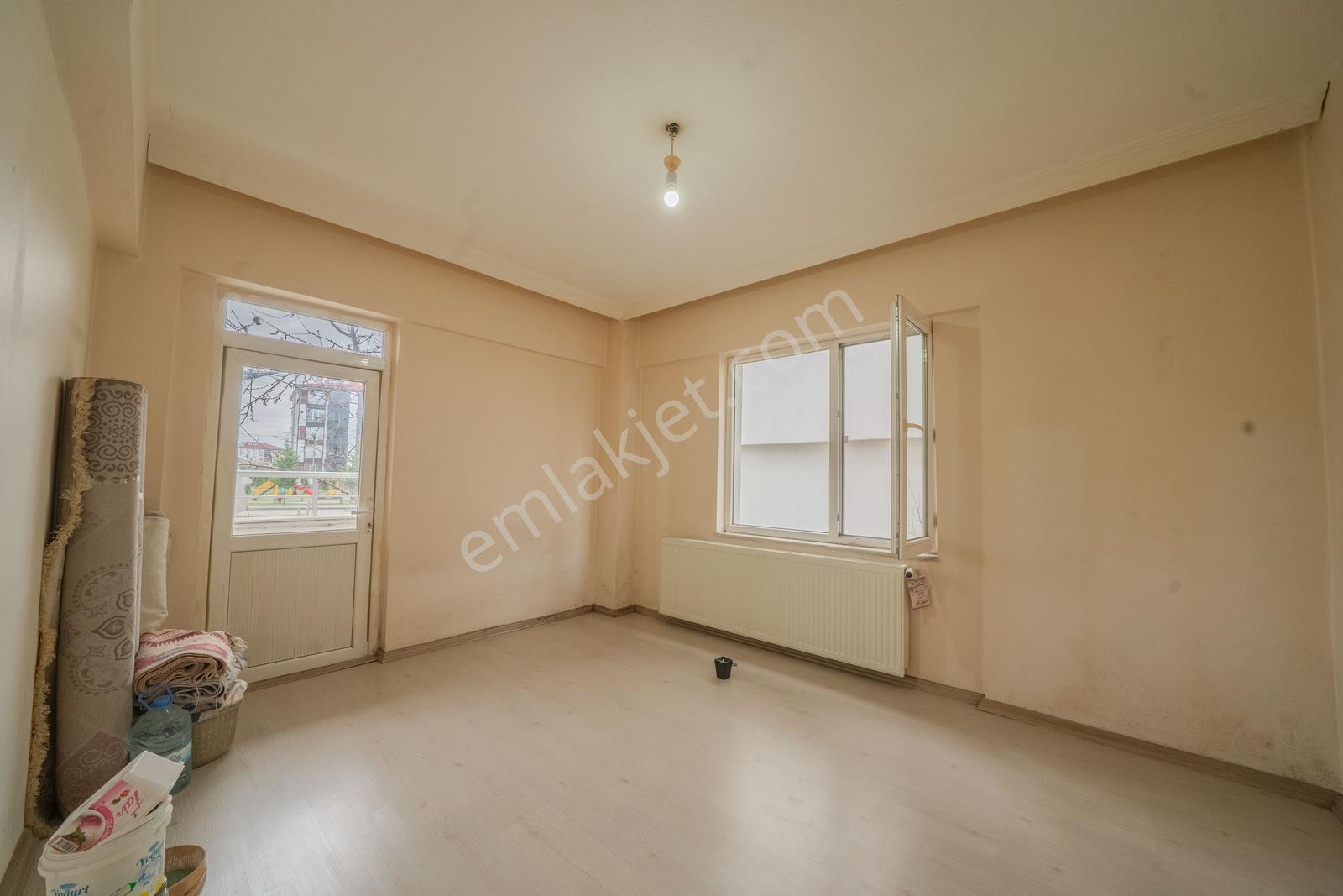Bolu Sağlık Mahallesi Ebeveyn Banyolu Ferah Kiralık 3+1 Daire - Görsel 20