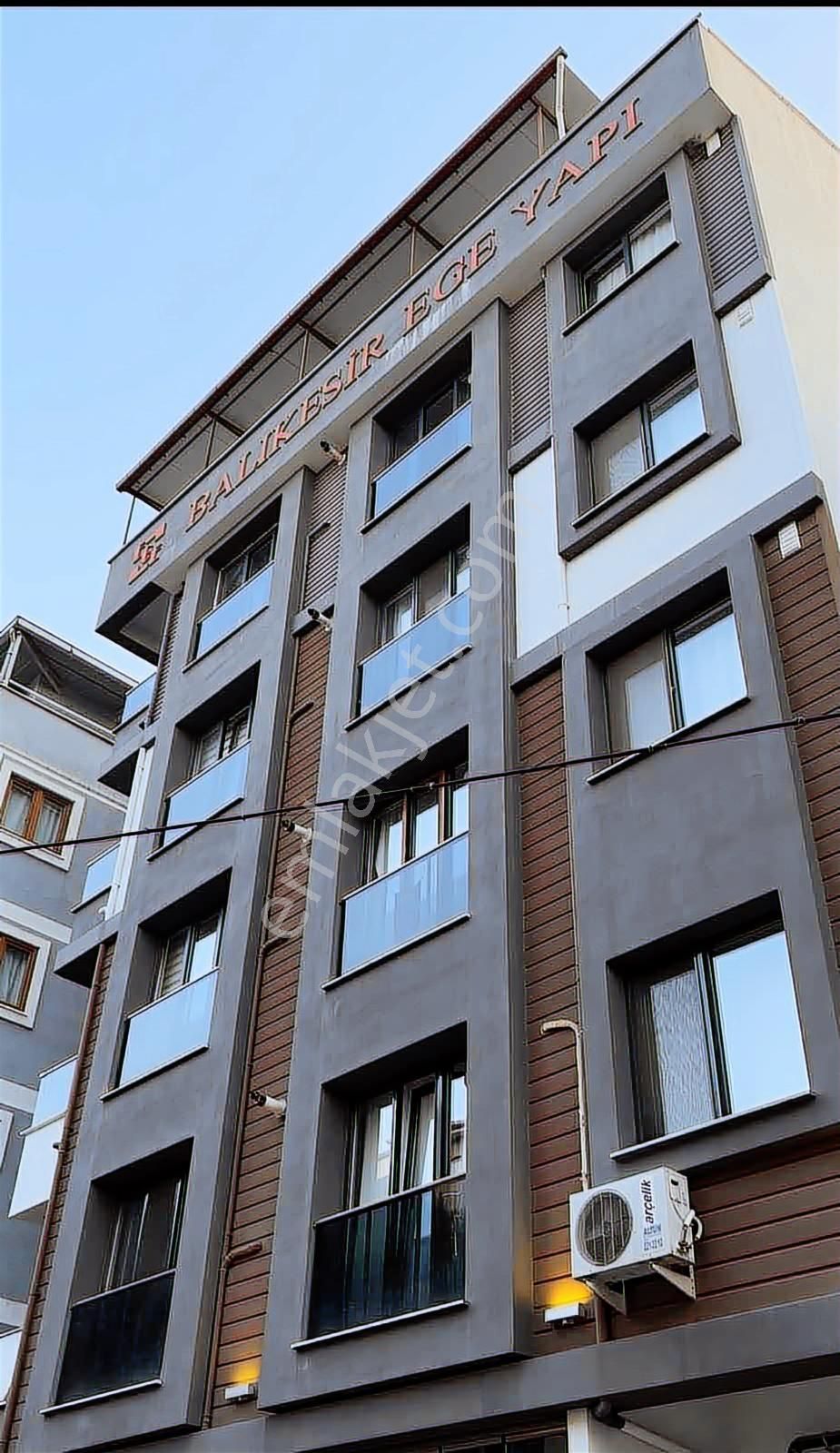 Altıeylül Nef Üniversite Bölgesinde Satılık 2+0 Daire