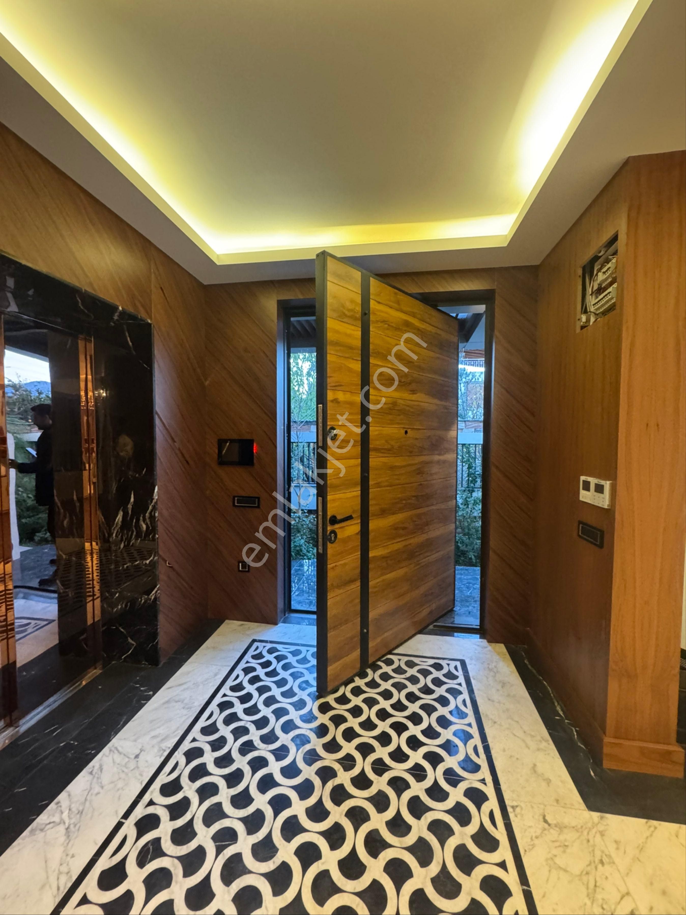 Satılık Özel Villa Asansörlü Hamam Sauna Kapalı Otoparklı