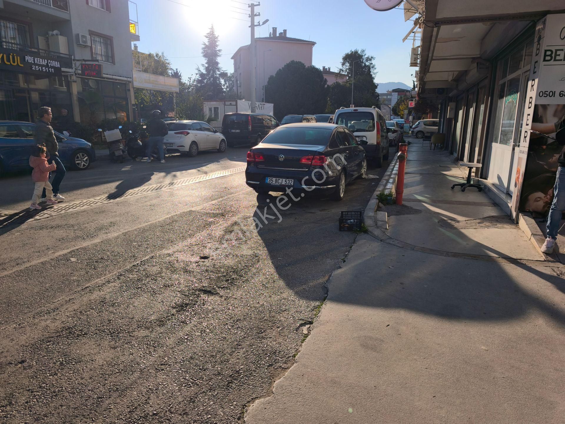 Havacılar Caddesine Cepheli İnce Uzun Depo Olmaya Müsait Kiralık İşyeri - Görsel 7