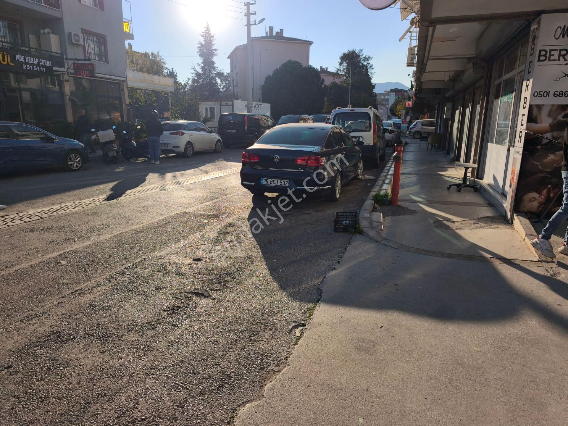 Havacılar Caddesine Cepheli İnce Uzun Depo Olmaya Müsait Kiralık İşyeri - Görsel 19