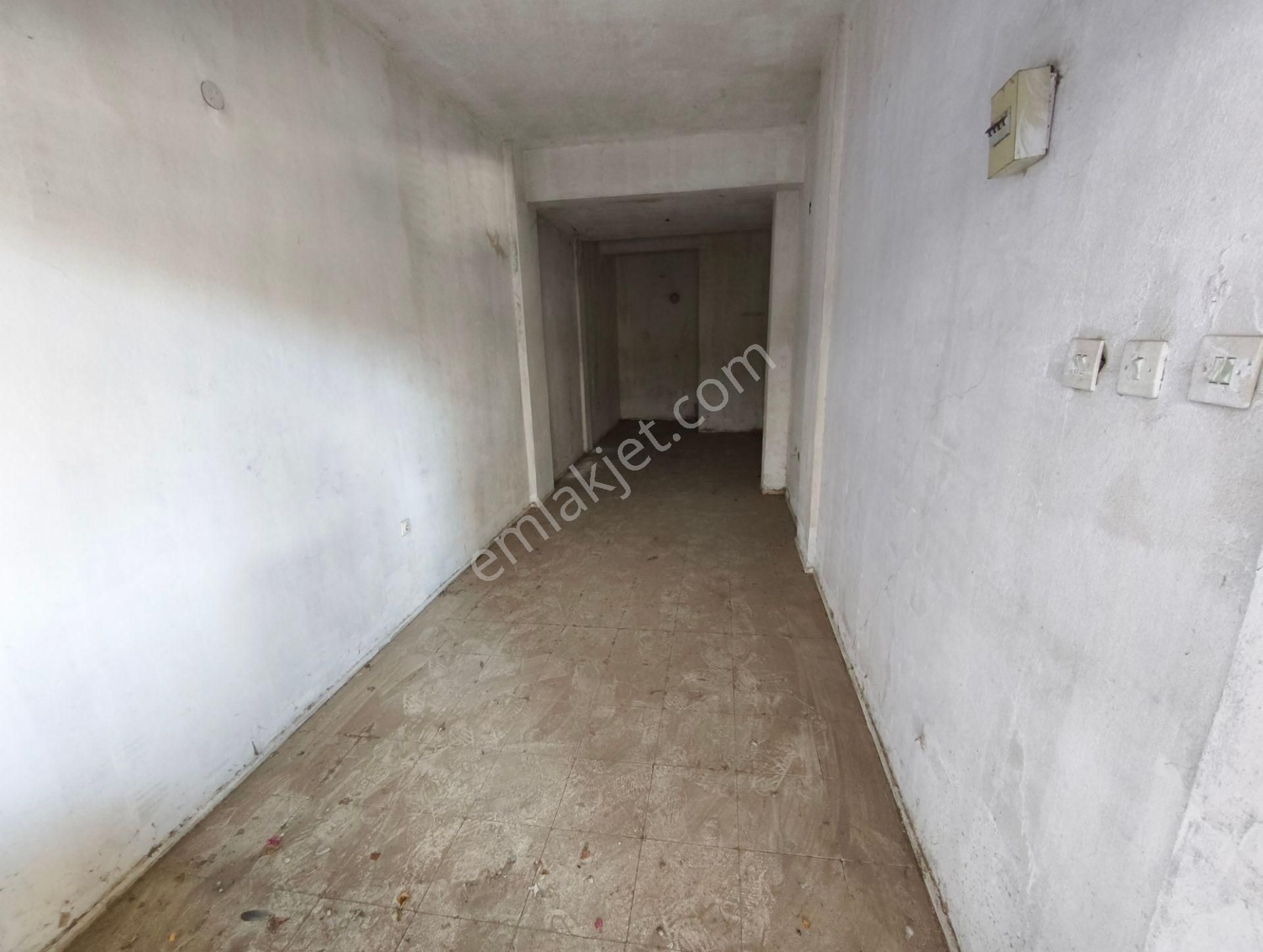 Havacılar Caddesine Cepheli İnce Uzun Depo Olmaya Müsait Kiralık İşyeri - Görsel 10