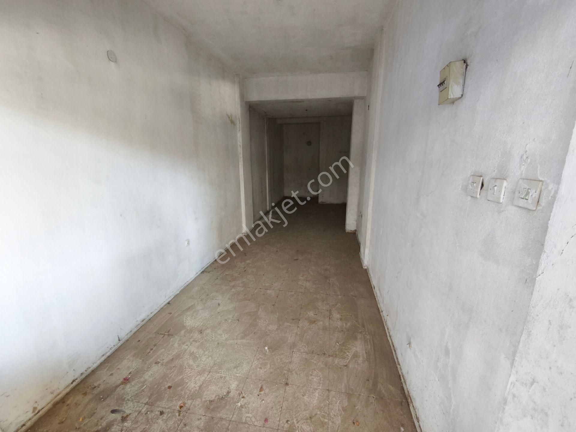 Havacılar Caddesine Cepheli İnce Uzun Depo Olmaya Müsait Kiralık İşyeri - Görsel 32