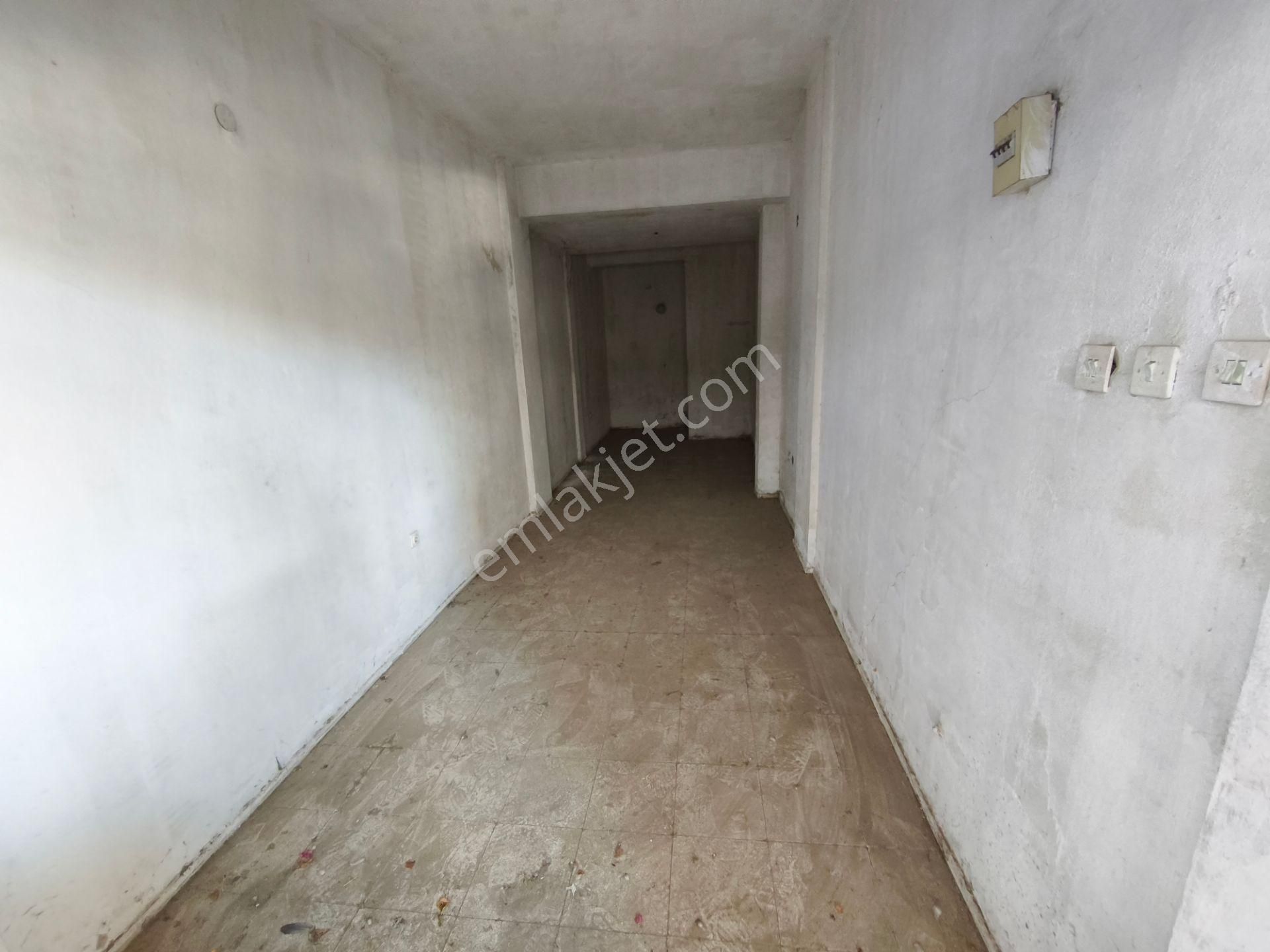 Havacılar Caddesine Cepheli İnce Uzun Depo Olmaya Müsait Kiralık İşyeri - Görsel 12