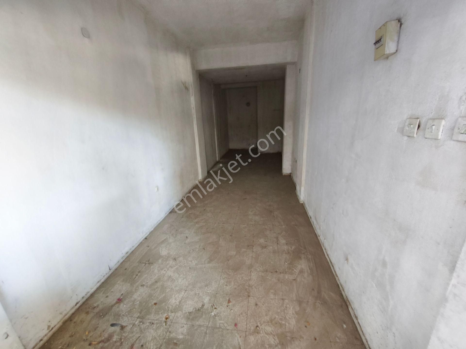 Havacılar Caddesine Cepheli İnce Uzun Depo Olmaya Müsait Kiralık İşyeri - Görsel 11