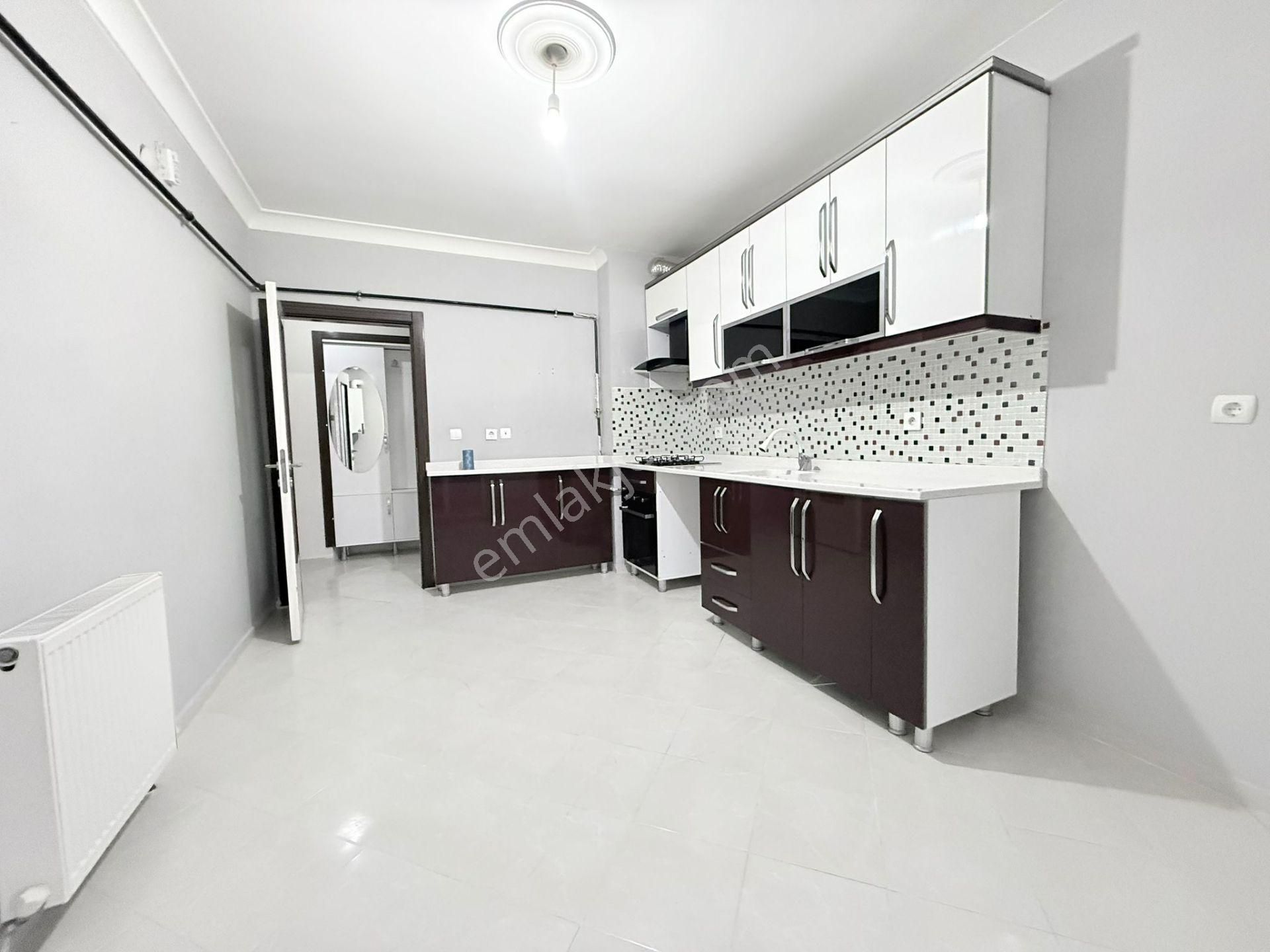 Yıldız'dan Merkezi Konumda Ara Kat Geniş Balkonlu 3+1 Kiralık !! - Görsel 4