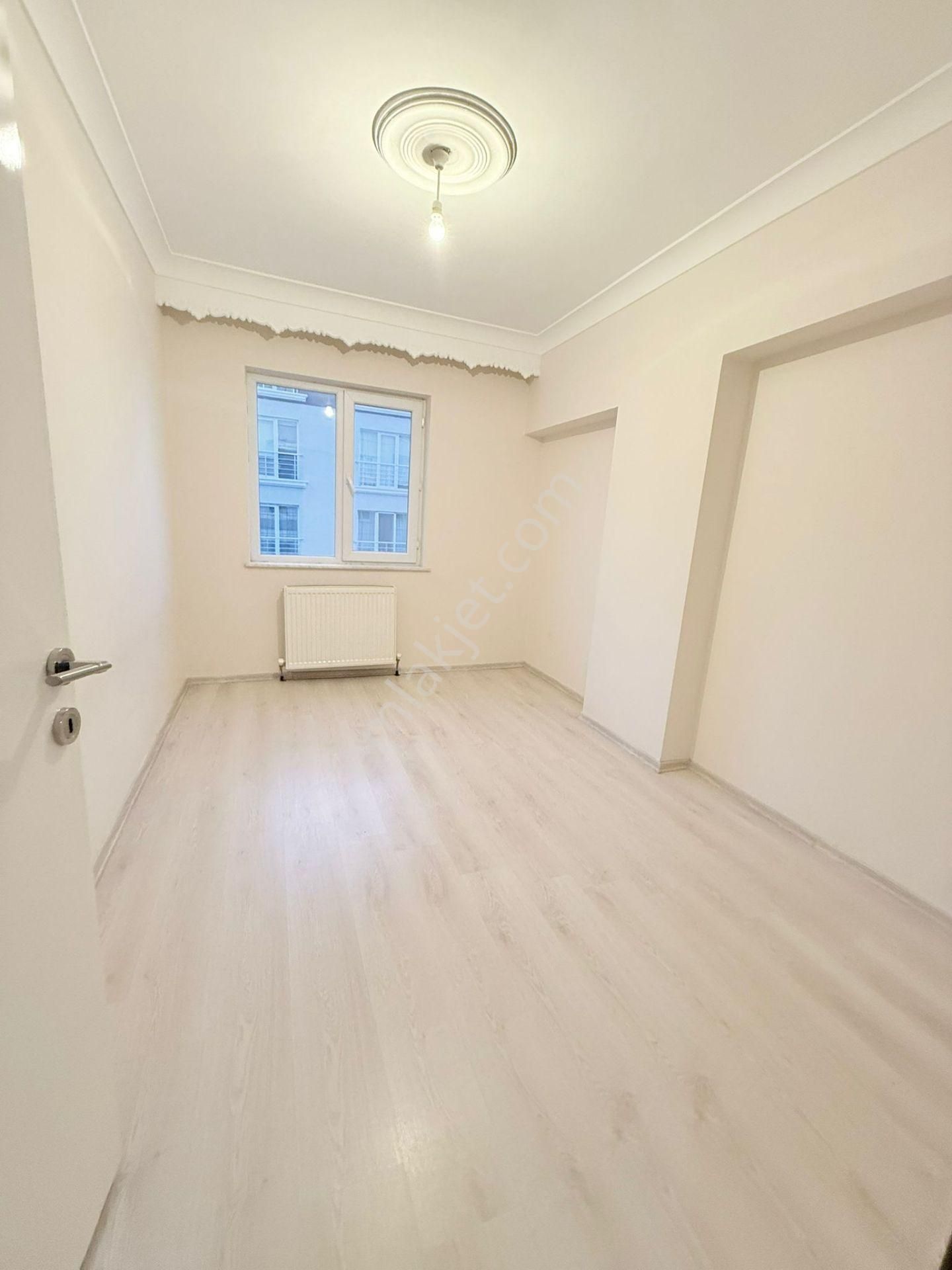 Yıldız'dan Merkezi Konumda Ara Kat Geniş Balkonlu 3+1 Kiralık !! - Görsel 12